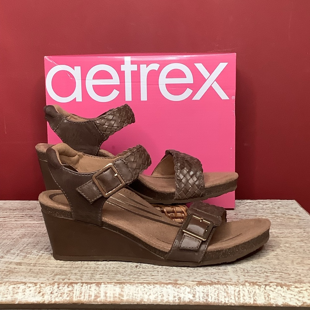 AETREX Grace NIB Taupe Wedge Sandyals Arch Support Memory Foam Adjustable Straps